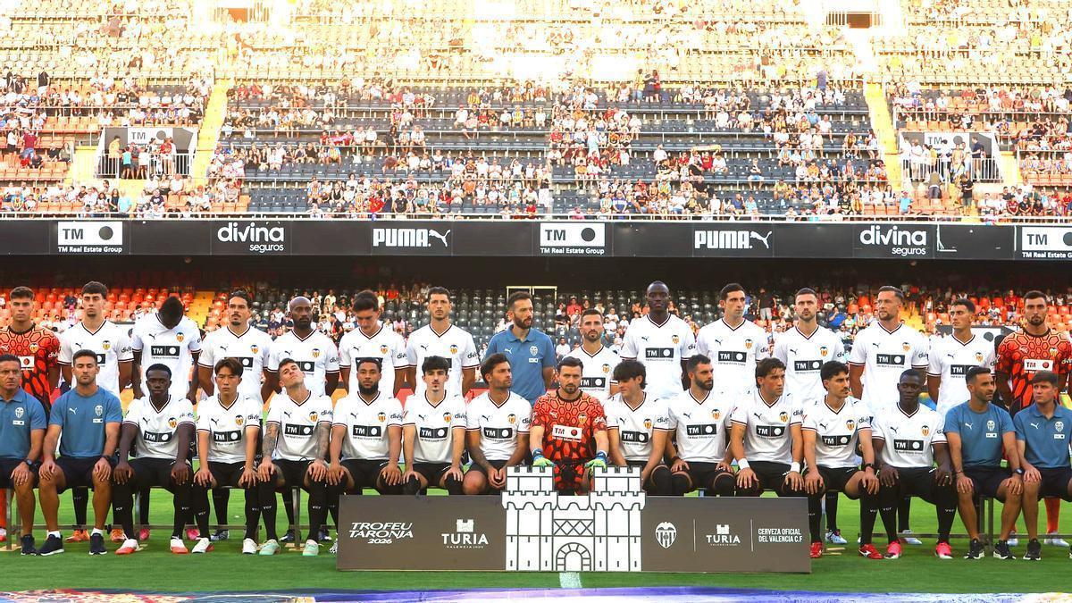 El Valencia CF necesita mucho más que un lateral derecho