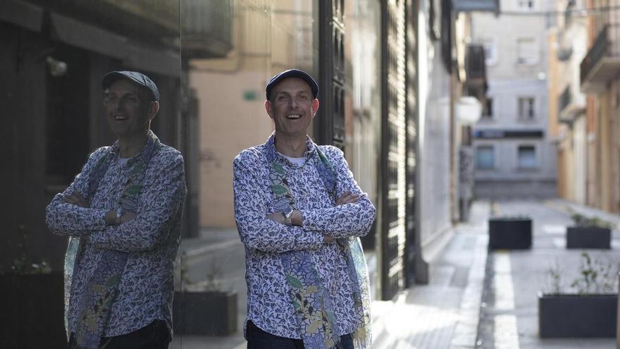 Lluís Bosch retorna per Sant Jordi amb el poemari 'El vol de les ombres'