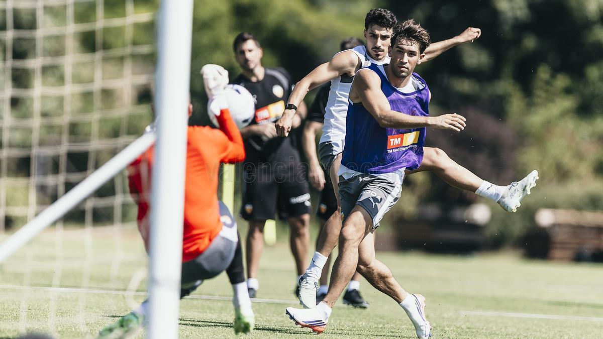 Entrenamiento del Valencia en Girona.