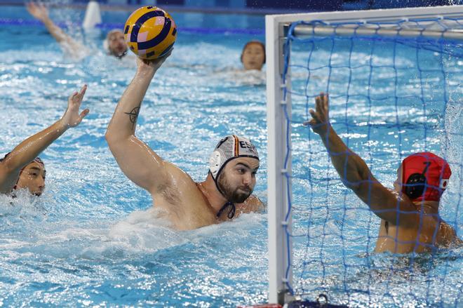 El jugador español Roger Tahull durante el partido de la ronda preliminar contra Japón de los Juegos Olímpicos París 2024 celebrados, este sábado, en Saint Denis, Francia. 