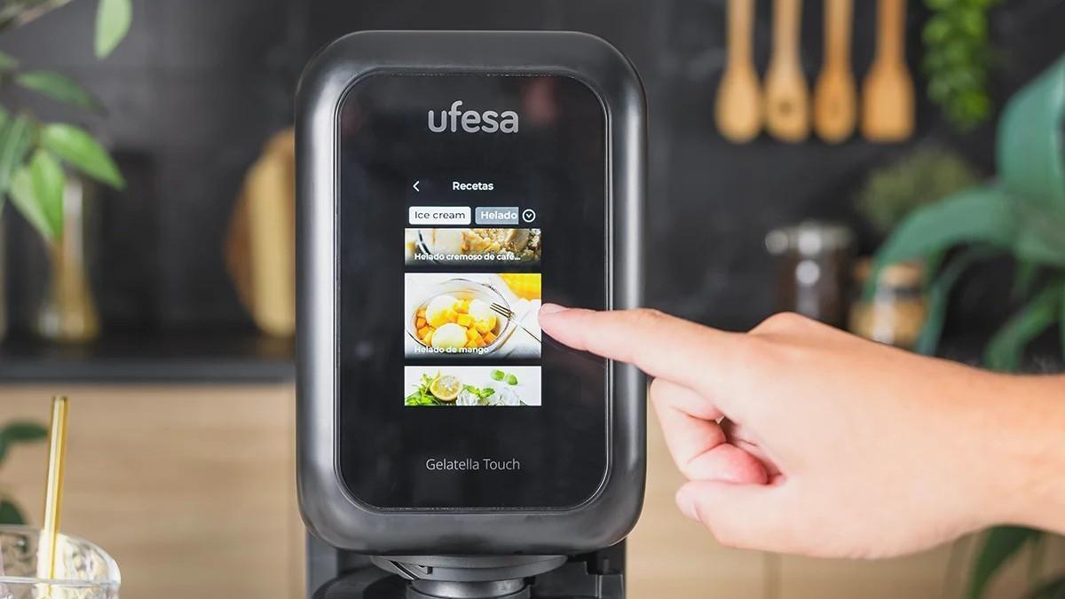 Ufesa lanza una heladera inteligente con pantalla táctil y recetas guiadas para hacer helado casero sin complicaciones