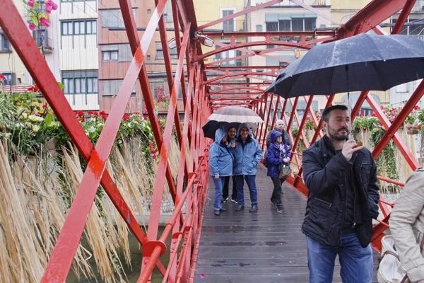 Dilluns de «Temps de Flors» sota la pluja