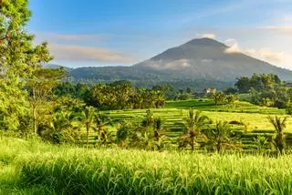 Bali, la isla de los mil templos que también es un paraíso del surf