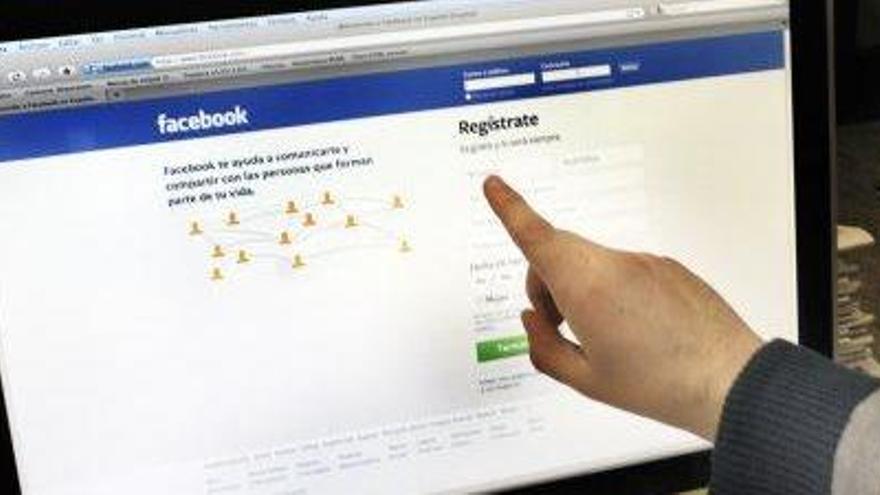 Xarxa social Facebook, on l&#039;acusat va penjar les imatges íntimes