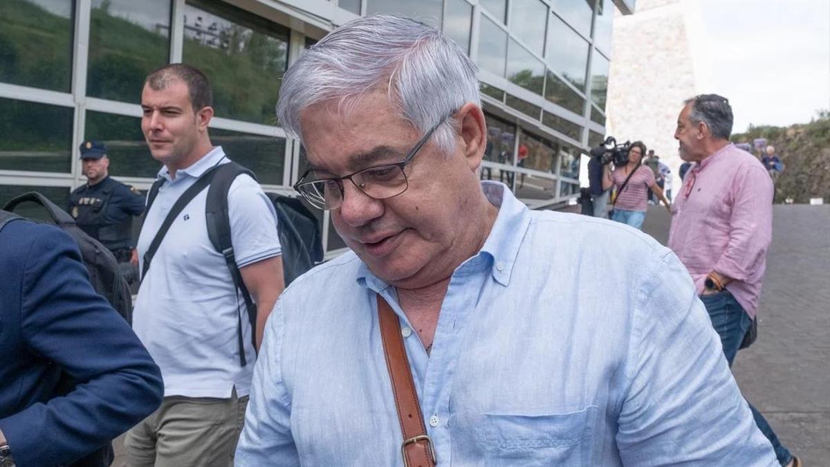La jueza suspende la entrada en prisión del maquinista del Alvia mientras se tramita el indulto