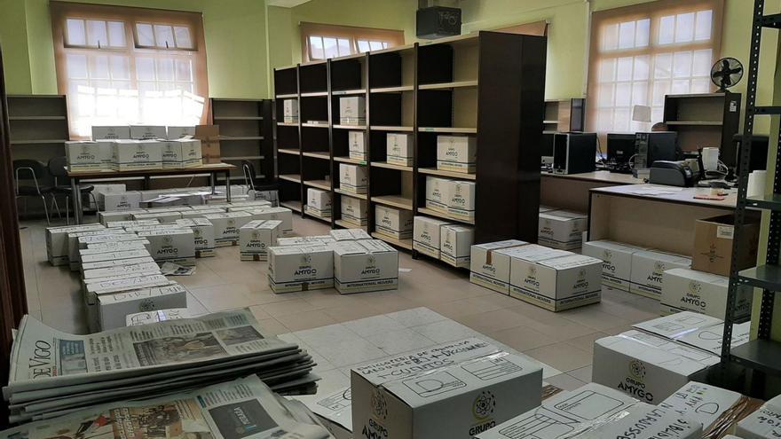 Bueu cierra la biblioteca Torrente Ballester y traslada 5.000 libros al Centro Social do Mar