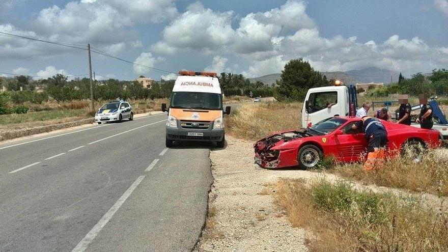 Un herido en un aparatoso accidente con un Ferrari en Teulada