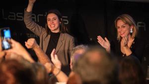 Irene Montero y Noemí Santana durante el mitin de Podemos en Santa Cruz de Tenerife