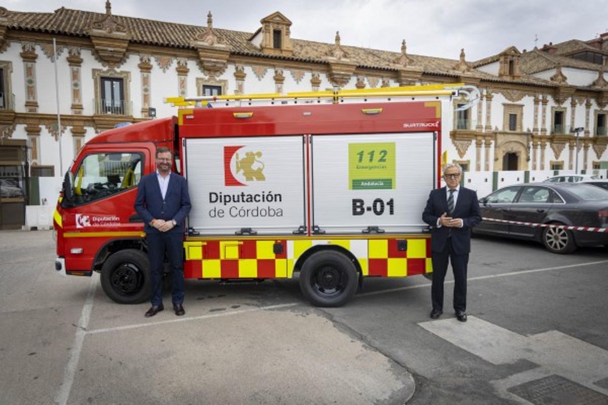 Presentación de uno de los nuevos camiones de bomberos.