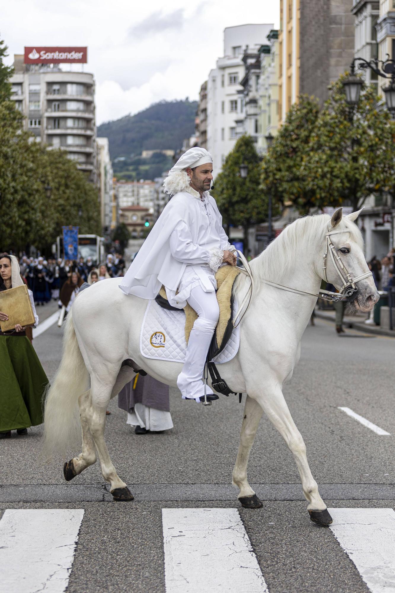 En imágenes | Cabalgata del Heraldo por las calles de Oviedo