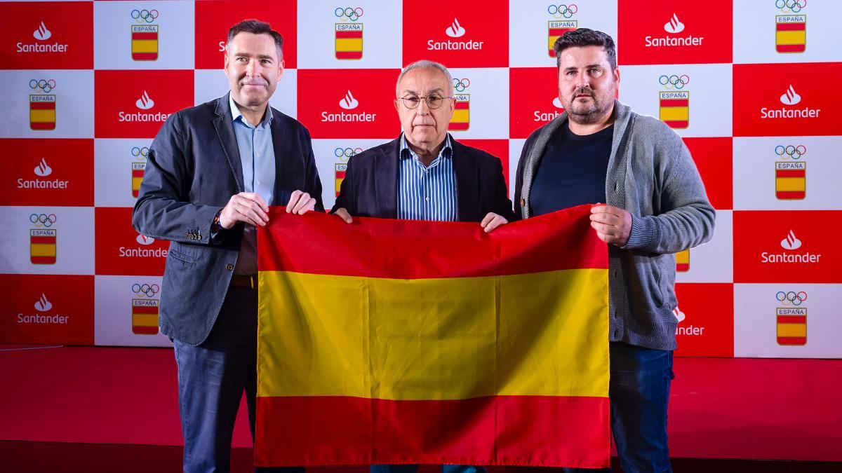 Un total de 28.000 banderas únicas a la conquista de París para festejar los éxitos de España