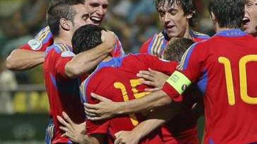 El malagueño Juanmi aporta el tercer gol en el pase a la final de España