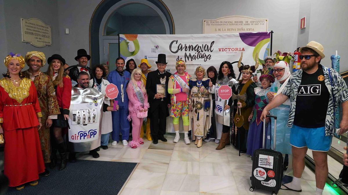 Representantes del Ayuntamiento de Málaga, disfrazados en la final de COAC del Carnaval de Málaga de 2024.