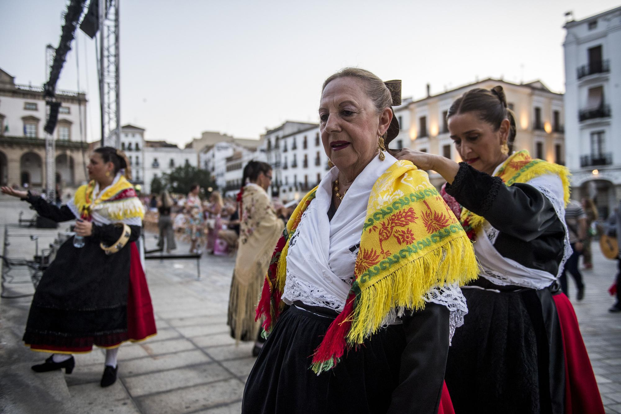 Fotogalería | Así fue el festival internacional de folclore Ciudad de Cáceres