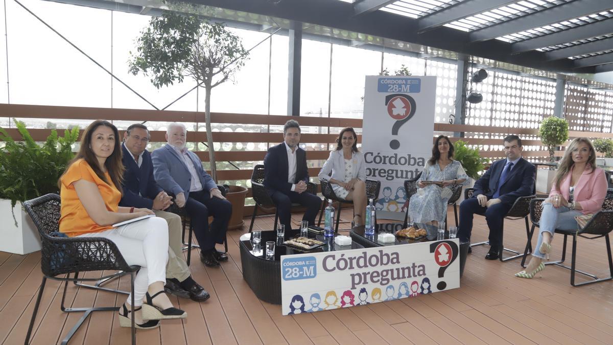 Rosa Mata, Rafael Castelló, Alfonso Morales, Rafael Romero, Yolanda Almagro, Pilar Cielos, Salvador Ruiz y Marisol Chacón, durante la entrevista realizada en el Eurostars Palace.