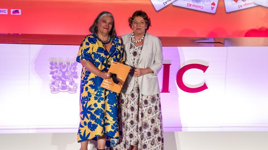 Premio internacional a la cacereña catedrática en microbiología Ana Fernández-Sesma