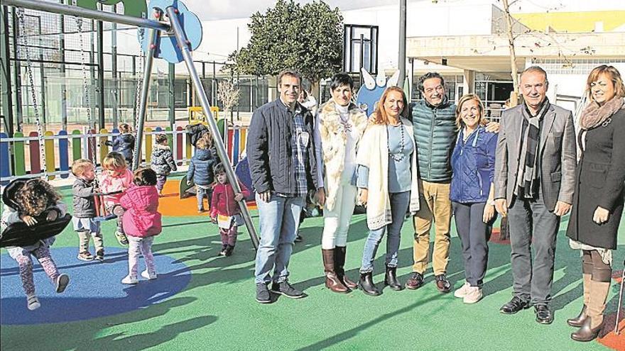 Benicàssim inaugura un parque infantil municipal junto a la piscina