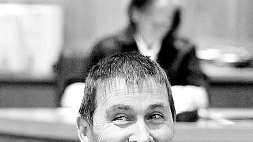 Otegi, ayer, sonriendo al comienzo del juicio.