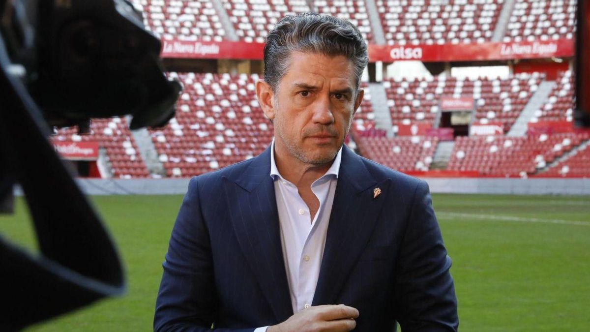 Alejandro Irarragorri, en El Molinón. | ÁNGEL GONZÁLEZ