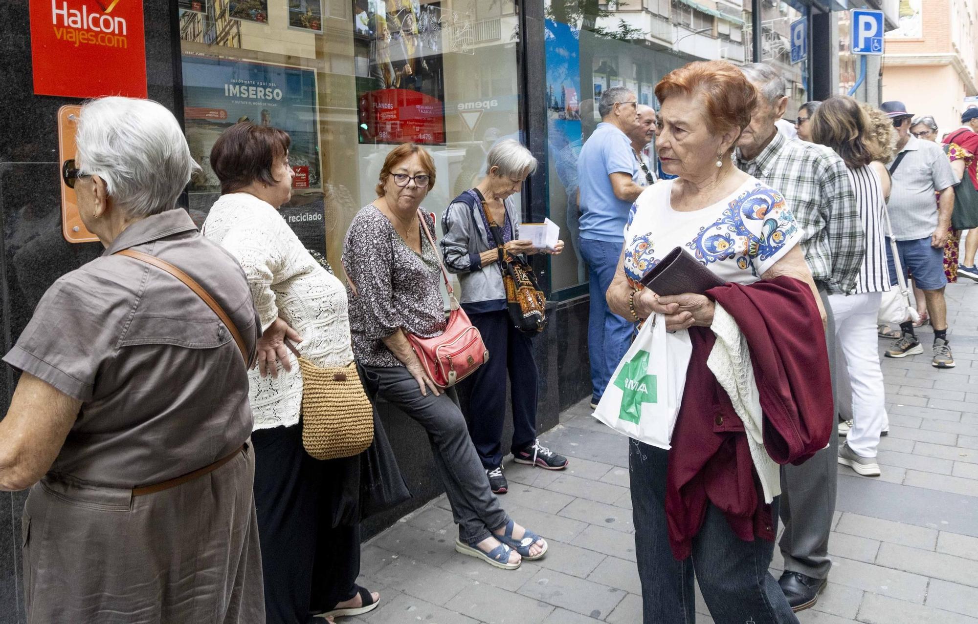 Las colas del Imserso en Alicante