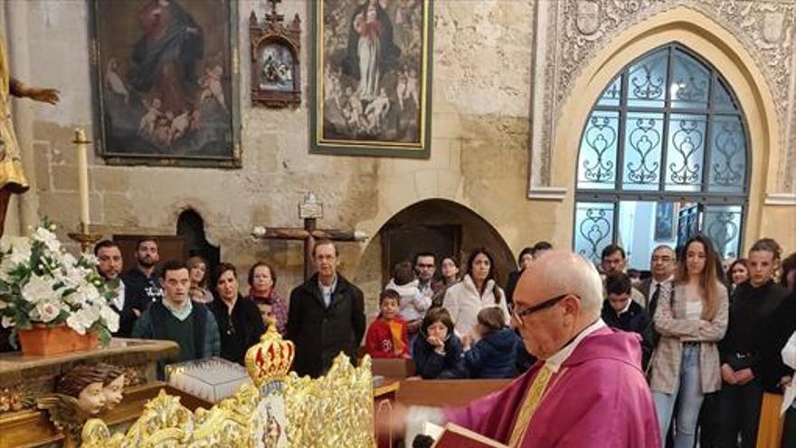 Bendecida la nueva bambalina del palio de la Virgen de la Alegría