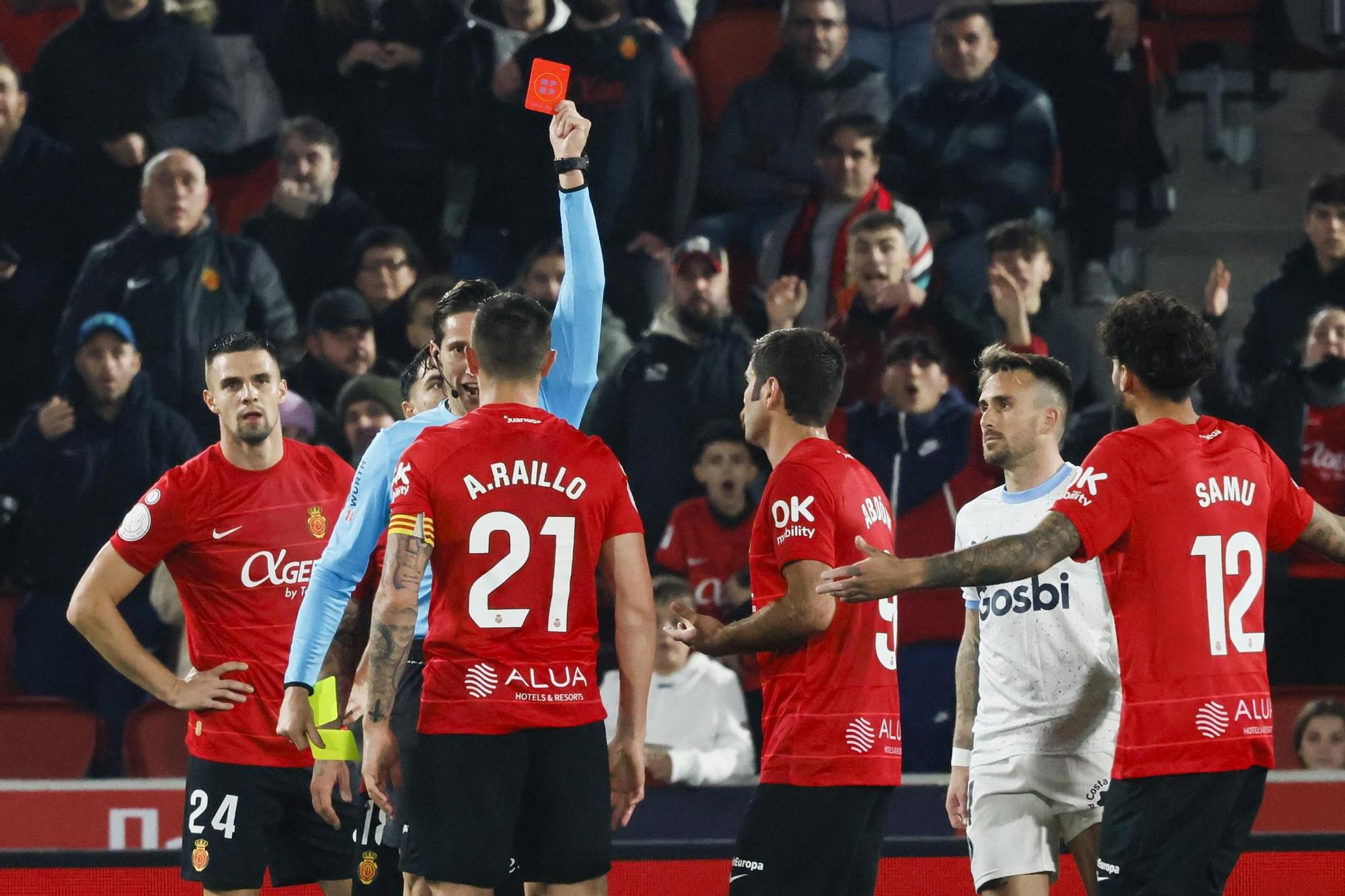 Qué es la tarjeta azul en el fútbol y para qué se utilizará?