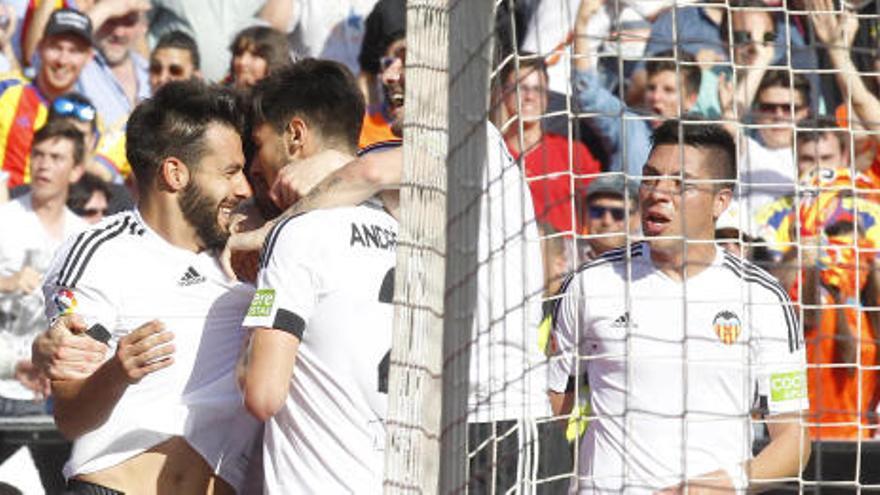 La celebración del gol de Negredo que dio la victoria la temporada pasada.