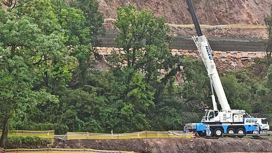 Desvían el río Nonaya para construir el paso alternativo al "argayón" de Salas - Vimarsana News