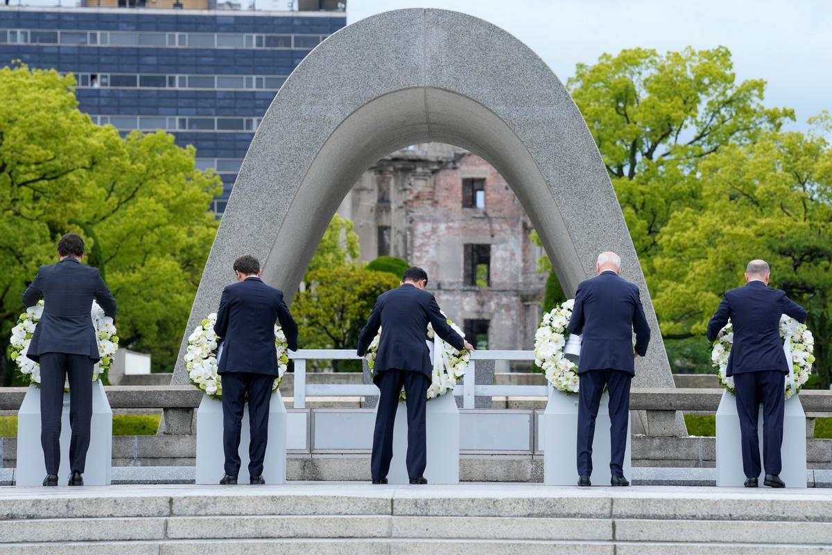 Los líderes del G7 visitan el Memorial Park para las víctimas de la bomba atómica en Hiroshima, entre protestas