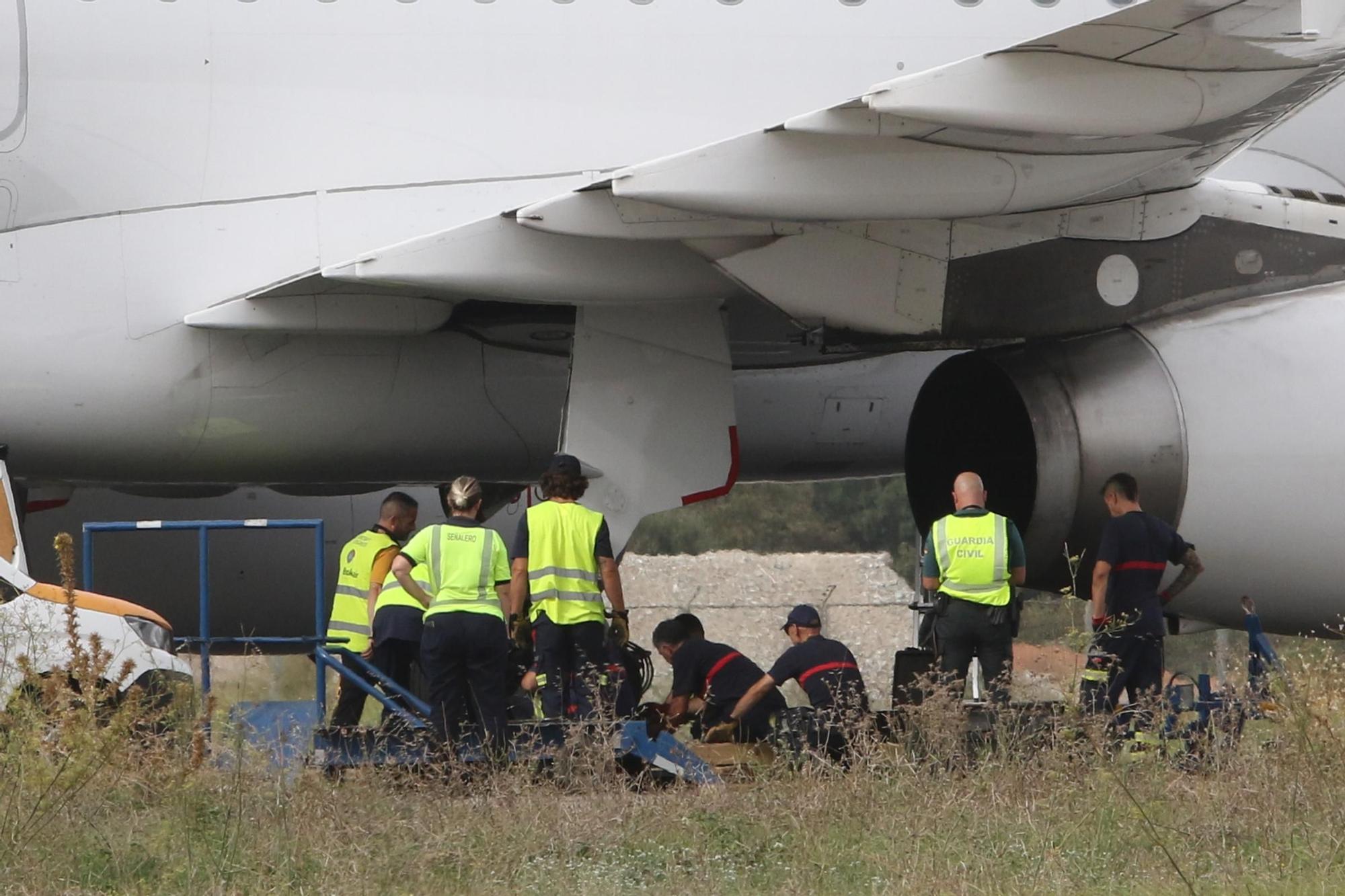 Mira aquí todas las imágenes del avión que bloquea el aeropuerto de Ibiza