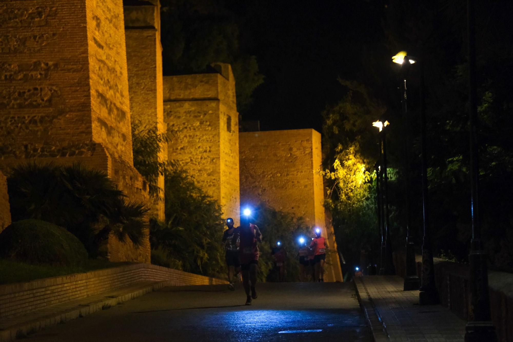 La carrera nocturna Mlk Trail & Tahermo llena de corredores el entorno de Gibralfaro