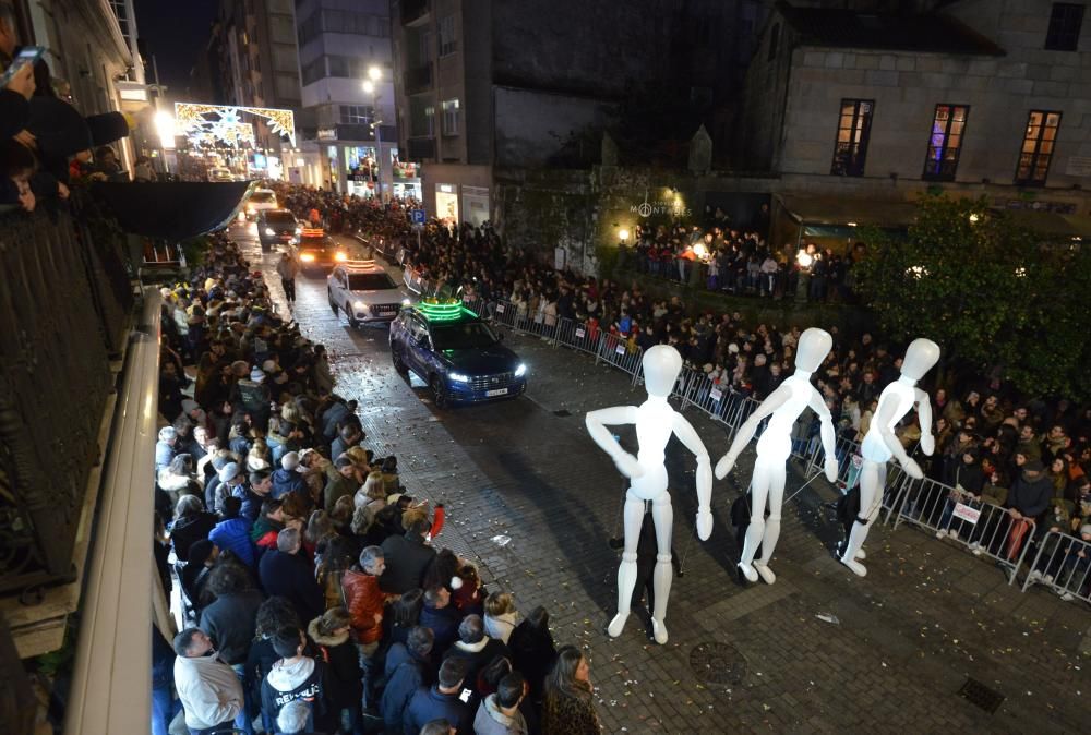 Una multitud recibe a los Reyes en Pontevedra