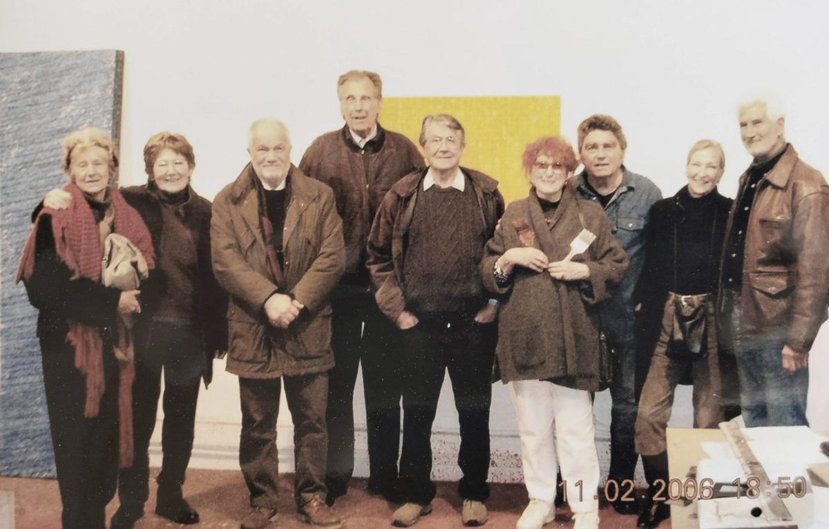 De izquierda a derecha, Laura Ottolenghi, Anneliese Witt, Franco Monti, Erwin Bechtold, Rafael Tur Costa, Christina Bechtold, Gilbert Herreyns, Lilli Kosola y Giorgio Pagliari en Eivissa en 2006. / FAMILIA MONTI