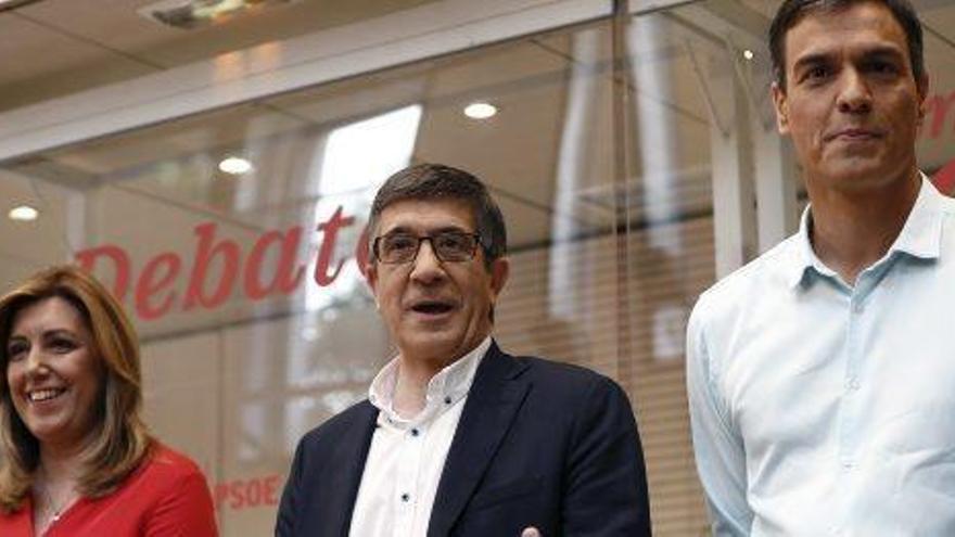 Susana Díaz, Patxi López i Pedro Sánchez, junts abans de començar el debat d&#039;ahir