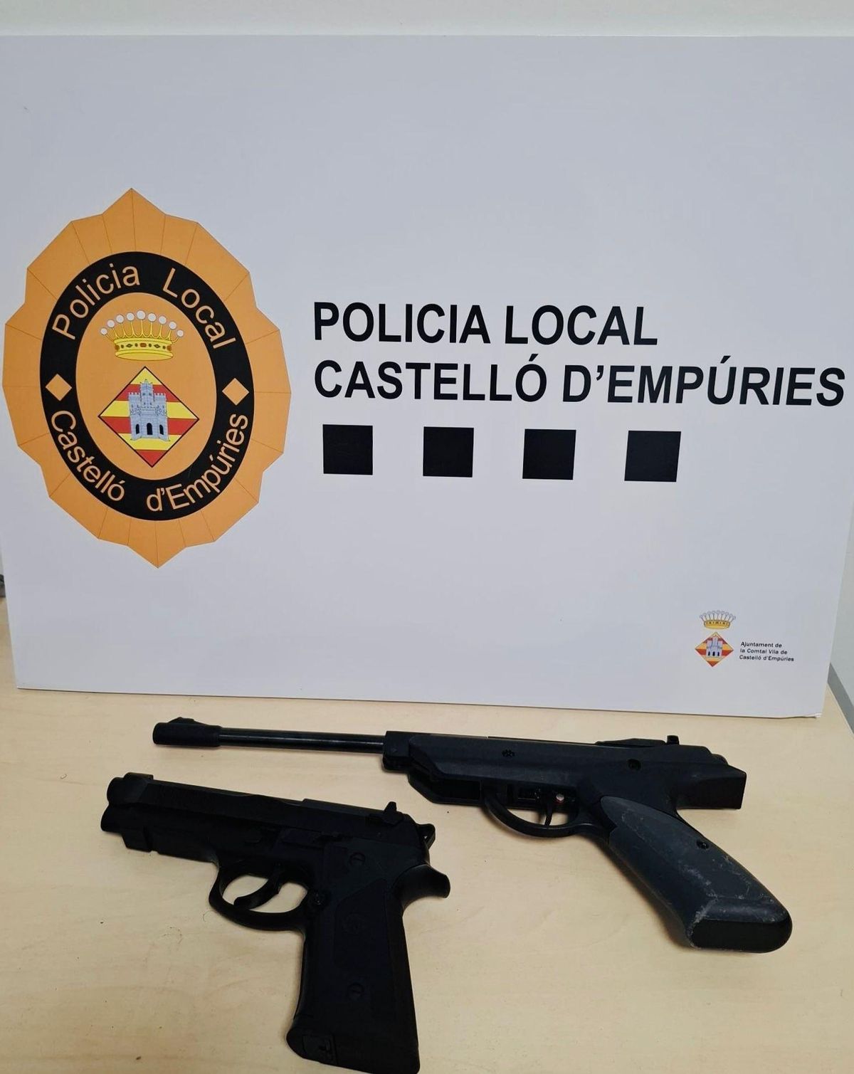 Les armes d'aire comprimit intervingudes a Empuriabrava