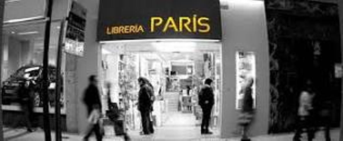 La librería París se ubica en el número 24 del paseo Fernando el Católico.