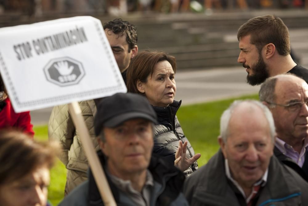 Concentración por un aire limpio frente a la sede de la EMA antes de la reunión de la Comisión de Seguimiento