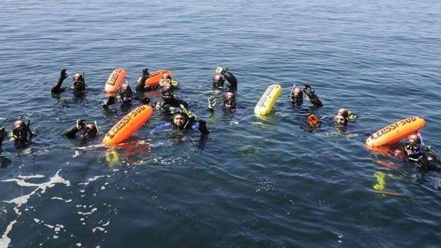 Alumnos de buceo del Igafa. // FdV