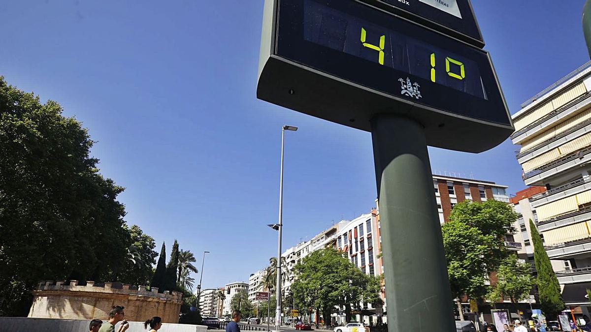 Un termómetro supera los 40 grados en la ciudad de Córdoba.