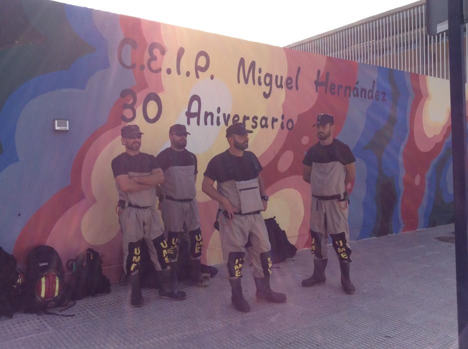 El colegio Miguel Hernández de Orihuela se convierte en el centro de operaciones de la UME