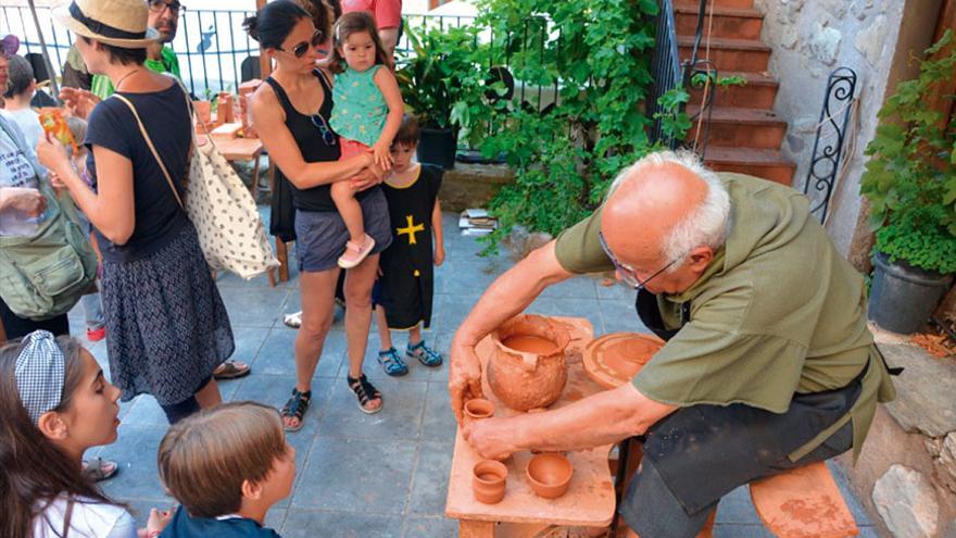 Artesania, mostra d’oficis i espectacles omplen aquest dissabte Bagà pel Mercat Medieval