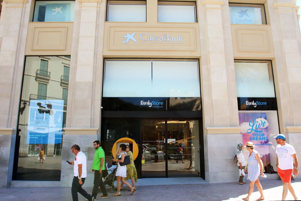 CaixaBank inaugura en Málaga una tienda de venta de móviles y electrodomésticos.