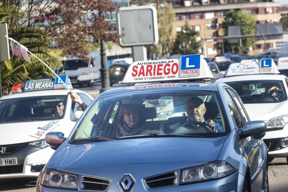 Manifestación de profesores de autoescuela en Oviedo.