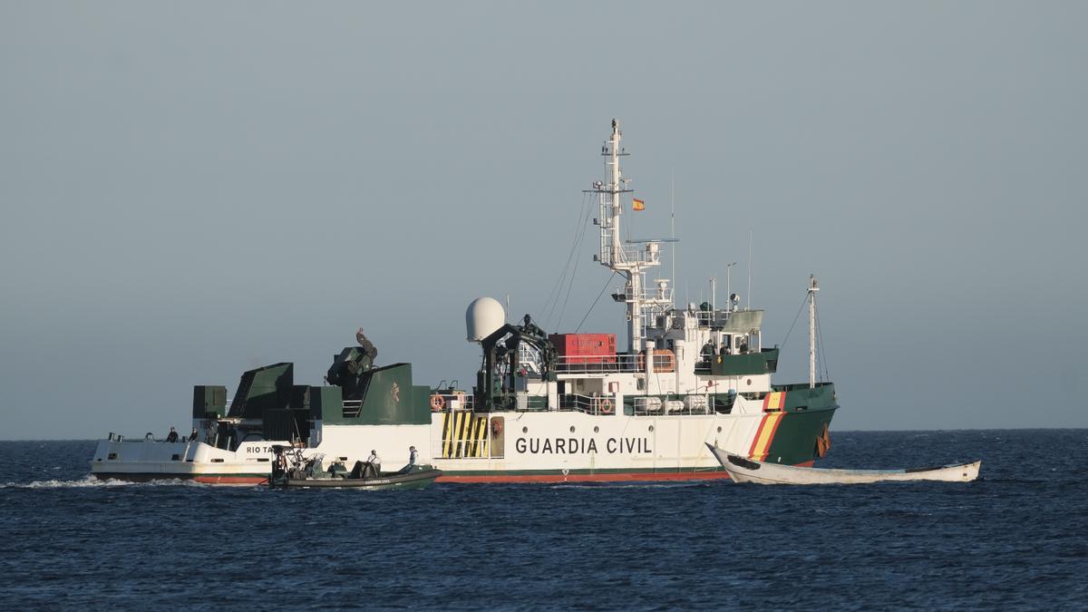 Los migrantes rescatados por la patrullera Río Tajo serán devueltos a Senegal