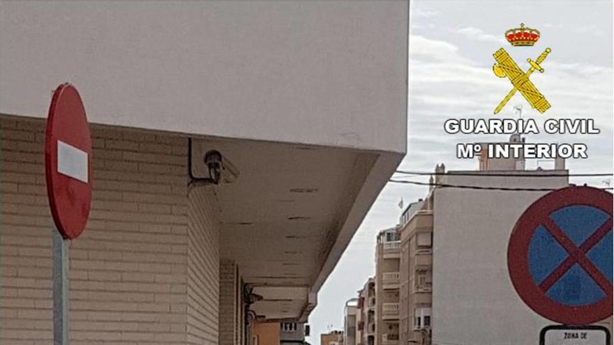 La Guardia Civil detiene en Torrevieja al profesor de una academia por presunto abuso sexual a una menor
