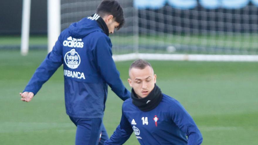 Jensen y Lobotka, las dos novedades en el 11 inicial del Alavés - Celta