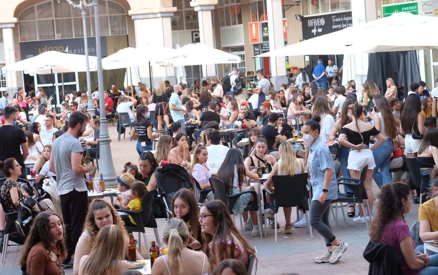 En la plaza Mayor de Elda en el primer día de las no fiestas de Elda.