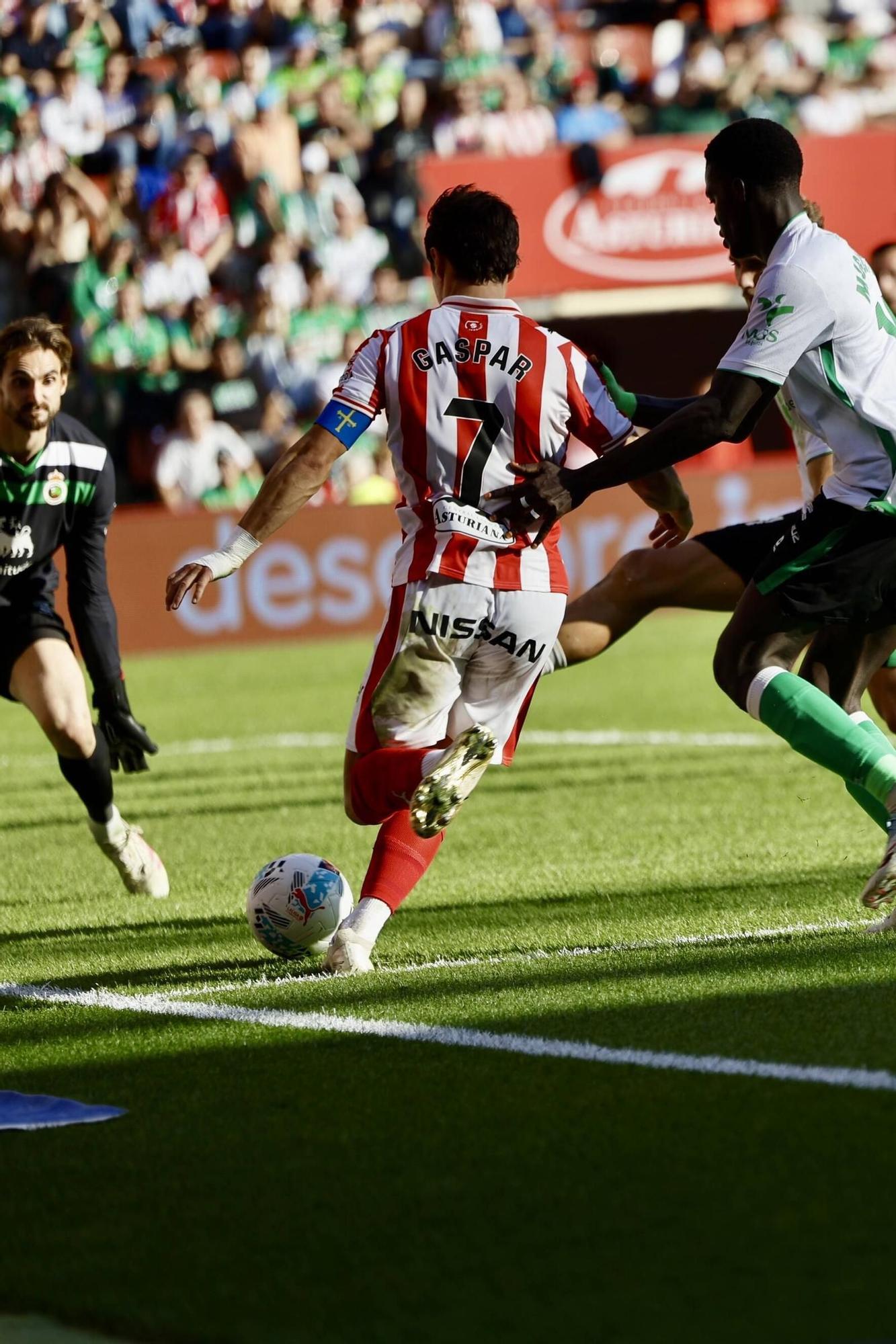 EN IMÁGENES: El partido del Sporting- Racing de Santander en El Molinón