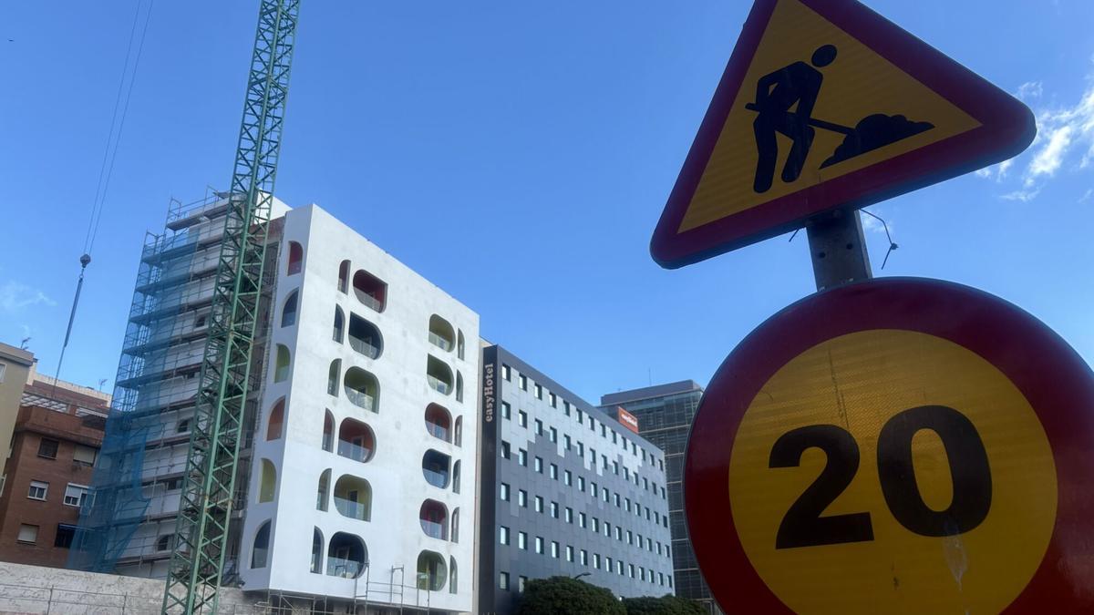 Promoción de viviendas protegidas en construcción en la calle Garníca