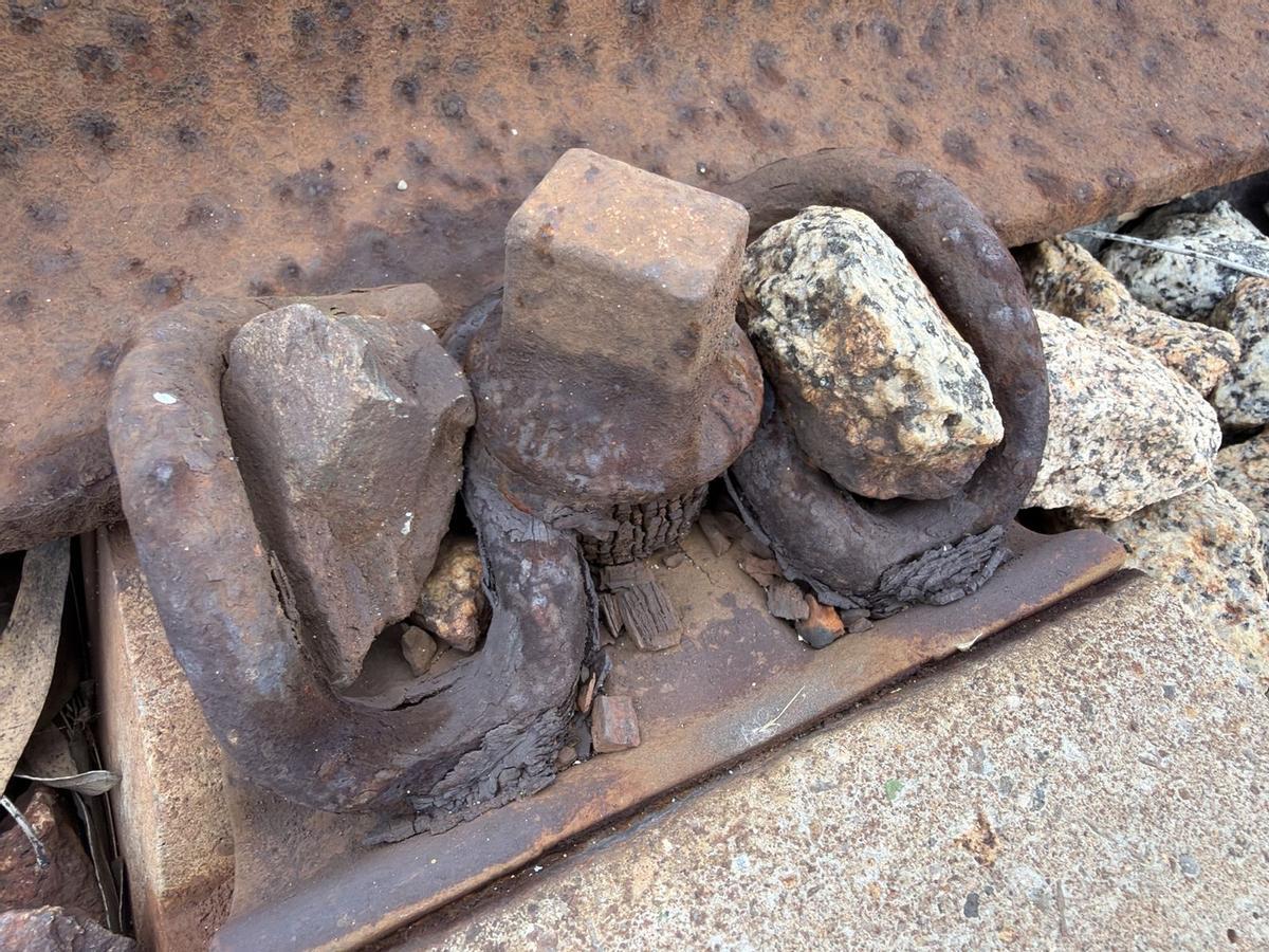 Tornillos degradados en Vilanova i la Geltrú.